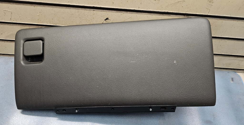 🔥99-06 SILVERADO SIERRA Dash GLOVE BOX Storage Compartment Assembly DK GRAY G3