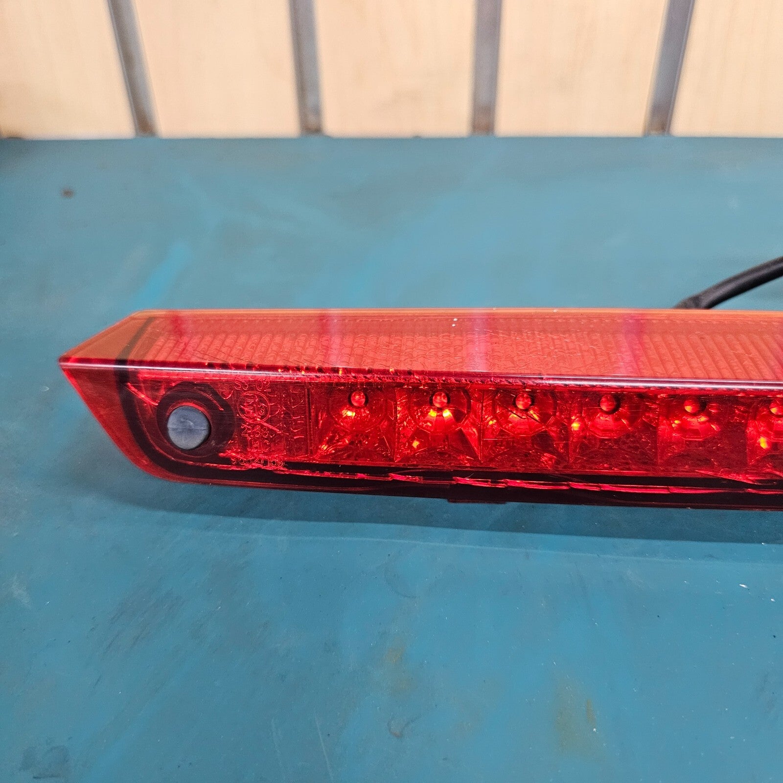 🔥08-10 VUE 10-13 CAPTIVA CENTER THIRD HIGH MOUNT BRAKE TAIL LIGHT LAMP ASSEMBLY