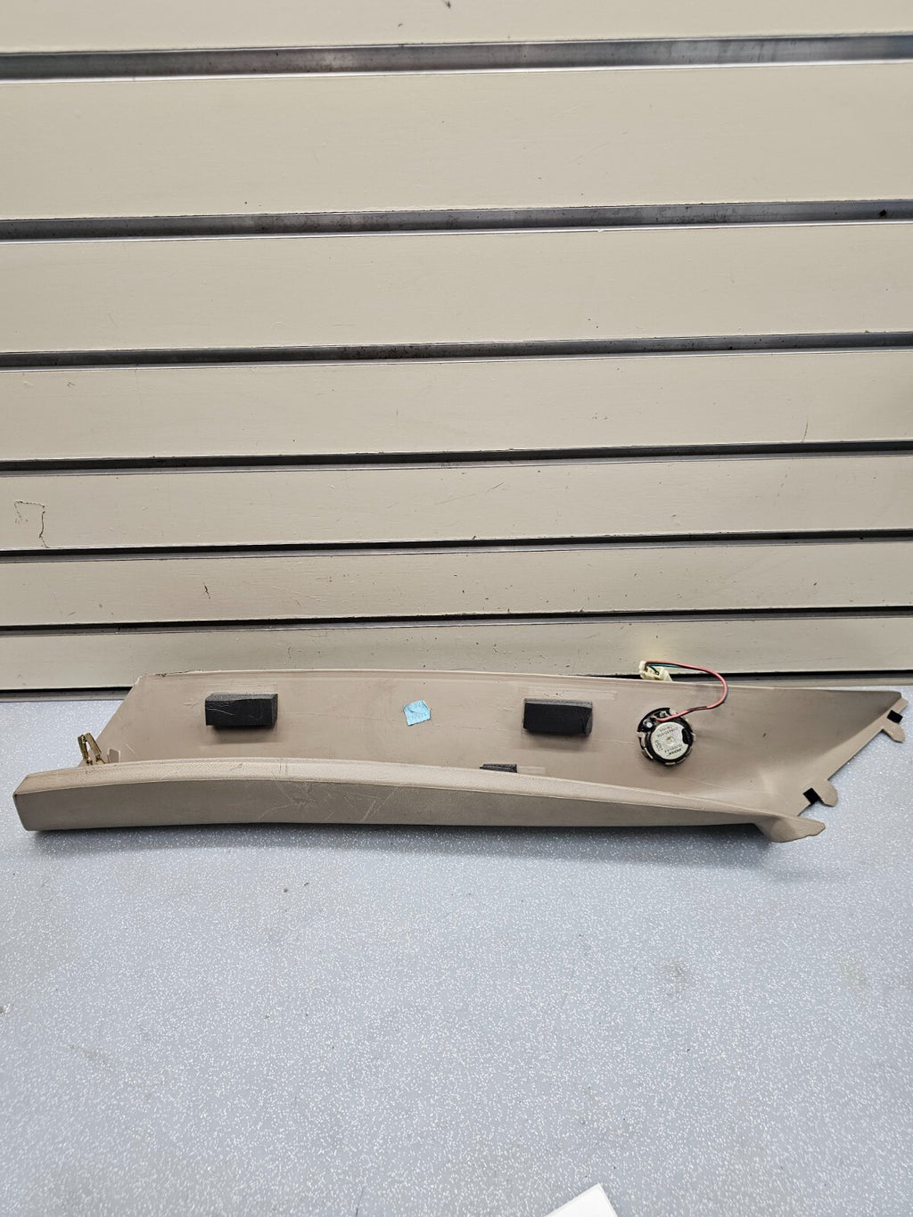 99-06 SILVERADO SIERRA Roof Molding A PILLAR Trim RIGHT Pass Speak LIGHT TAN p3