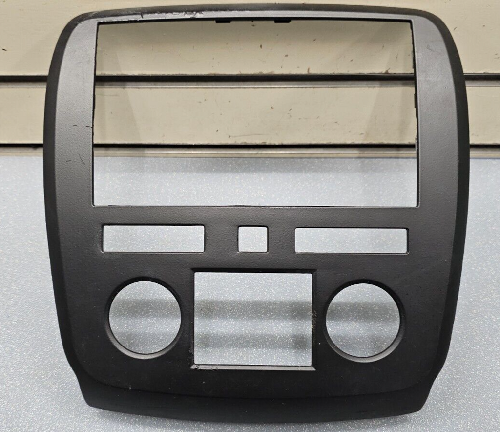 08-12 Buick Enclave Dash AM FM Radio Stereo Display Climate Control Bezel Black