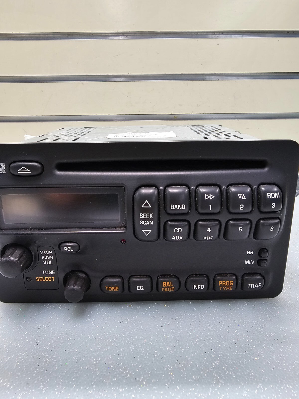 03-08 PONTIAC VIBE RADIO STEREO CD CHANGER PLAYER RECEIVER Oem 21002356/PV