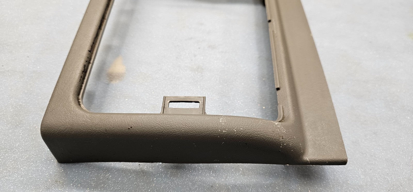 🔥03-06 CHEVY SILVERADO TAHOE GMC SIERRA CENTER CONSOLE STORAGE CUBBY TRAY TAN