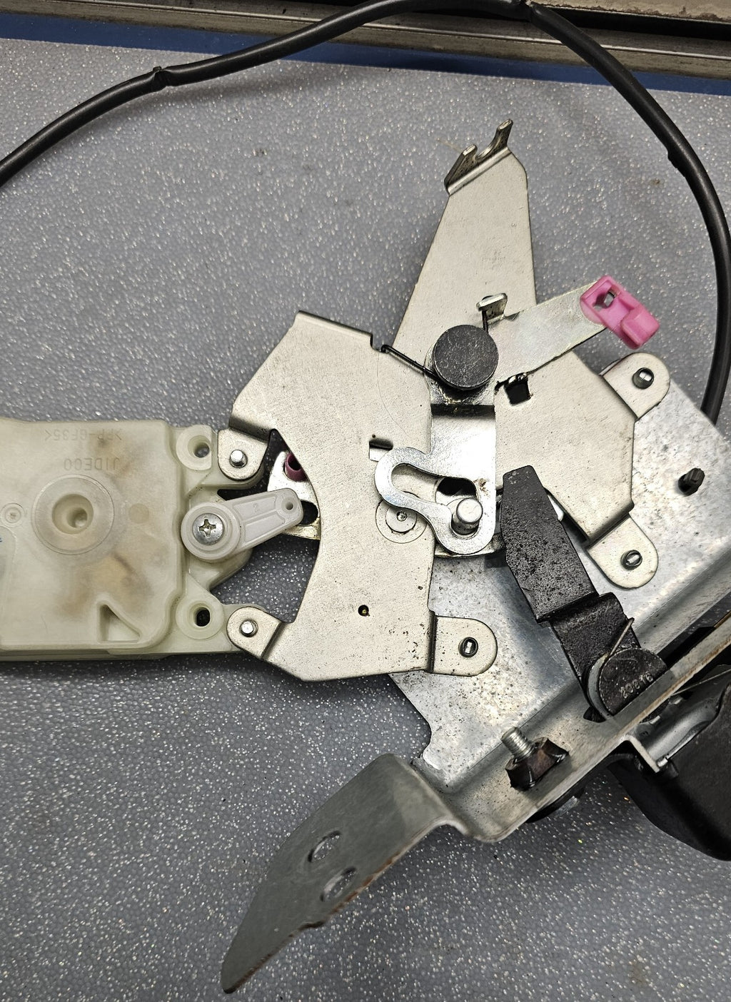 05-12 NISSAN ARMADA REAR LIFT GATE HATCH GLASS LATCH DOOR LOCK ACTUATOR ASSEMBLY