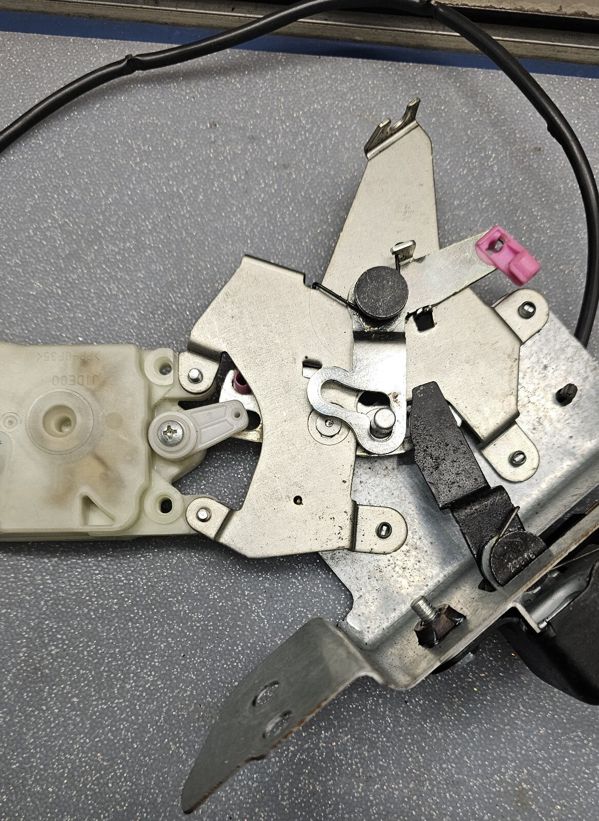 05-12 NISSAN ARMADA REAR LIFT GATE HATCH GLASS LATCH DOOR LOCK ACTUATOR ASSEMBLY