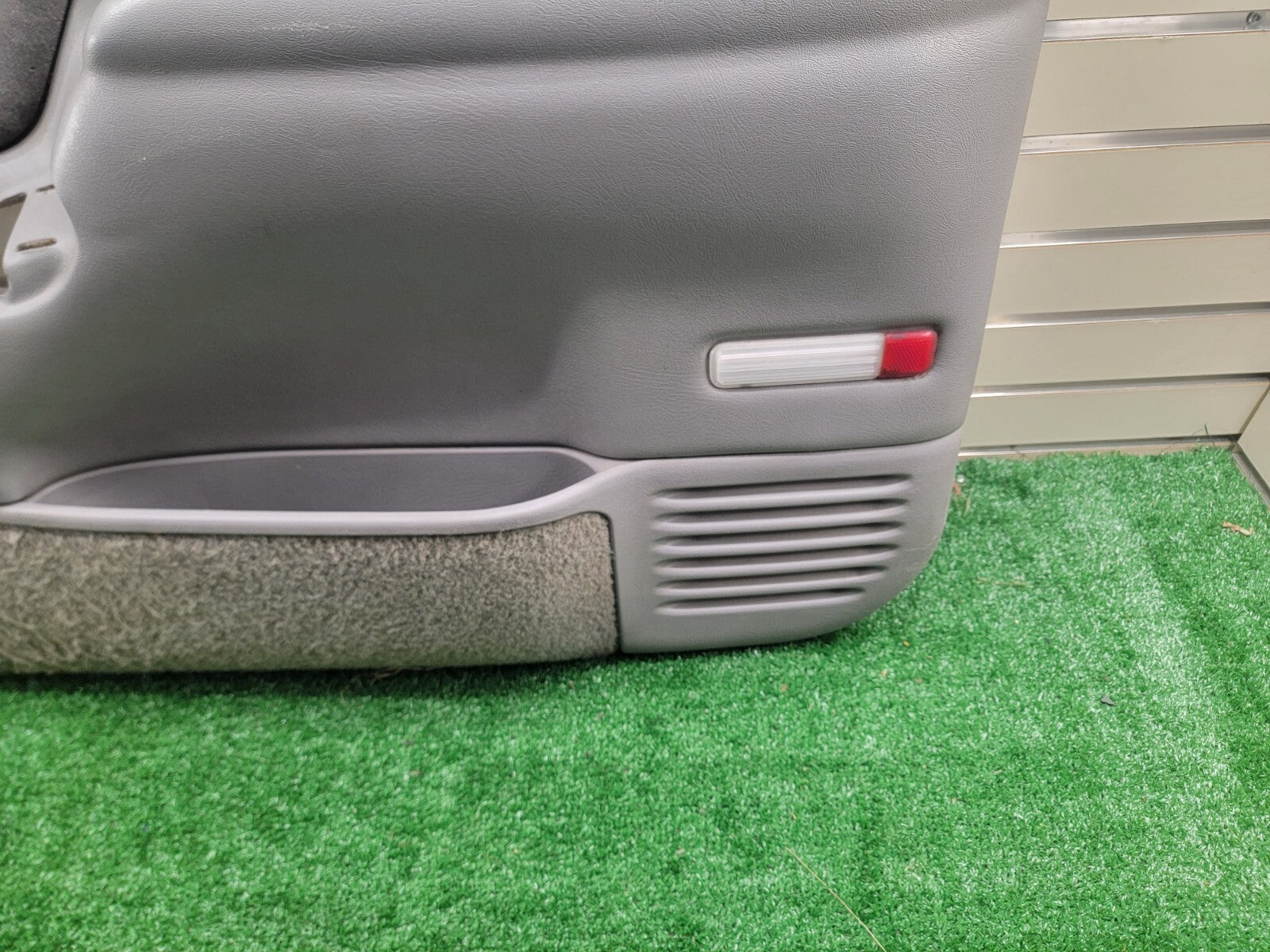 🔥95-99 Chevy GMC Silverado C/K DOOR PANEL Front RIGHT Passenger auto gray D2