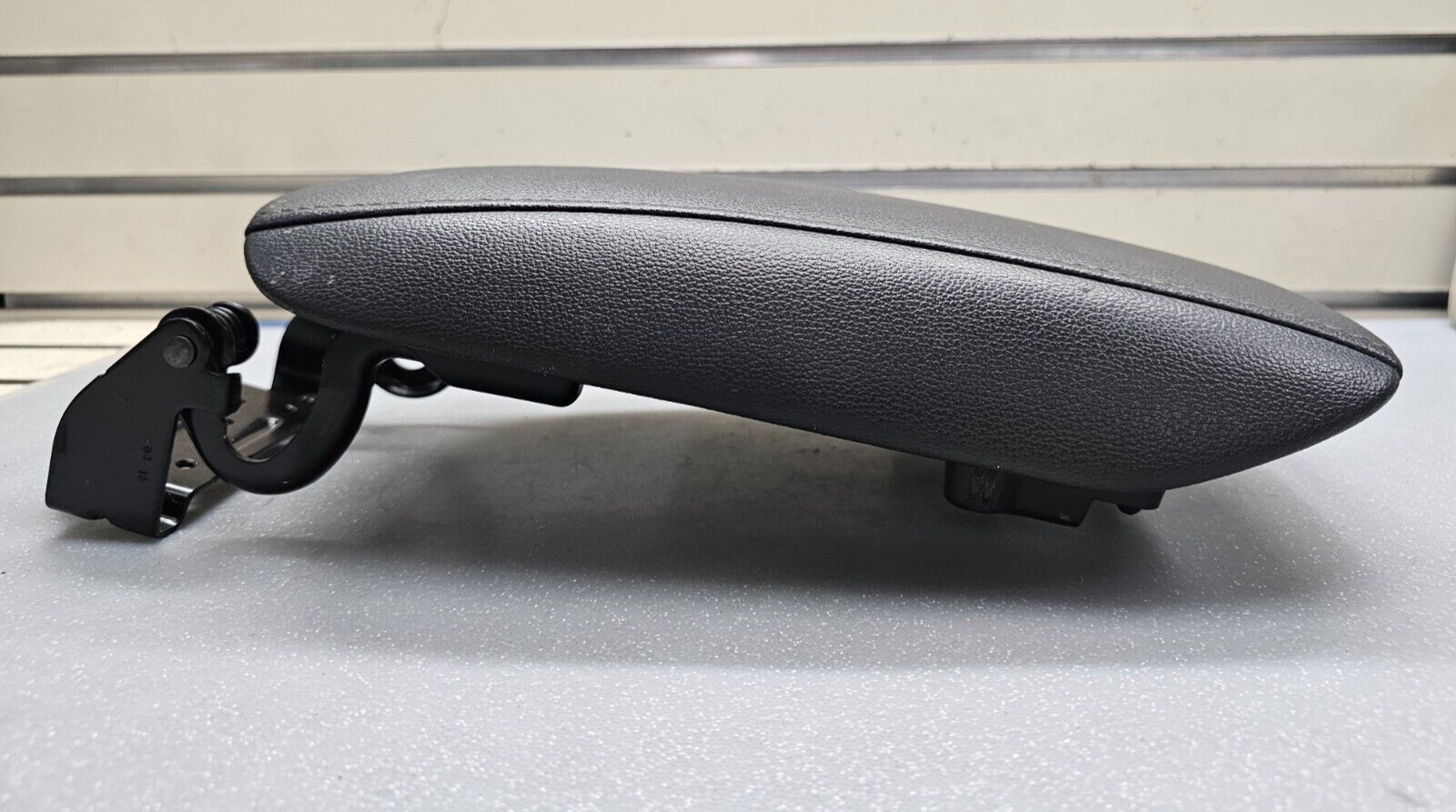🔥13-16 Ford Fusion Front Center Console Lid Armrest Leather Cover Top Pad Black