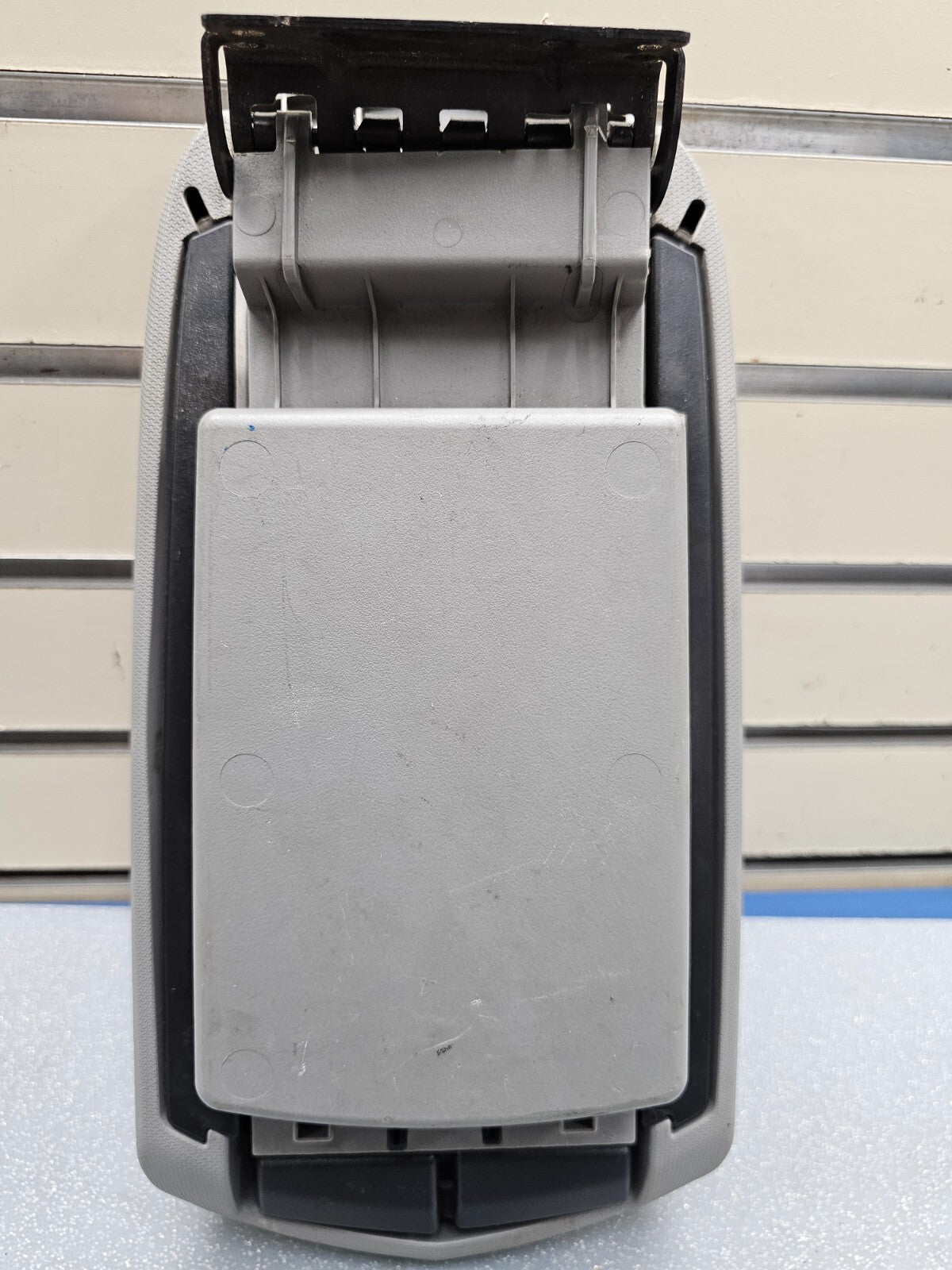 07-10 Chrysler Sebring Front Center Console Lid Arm Rest Cover Leather GRAY