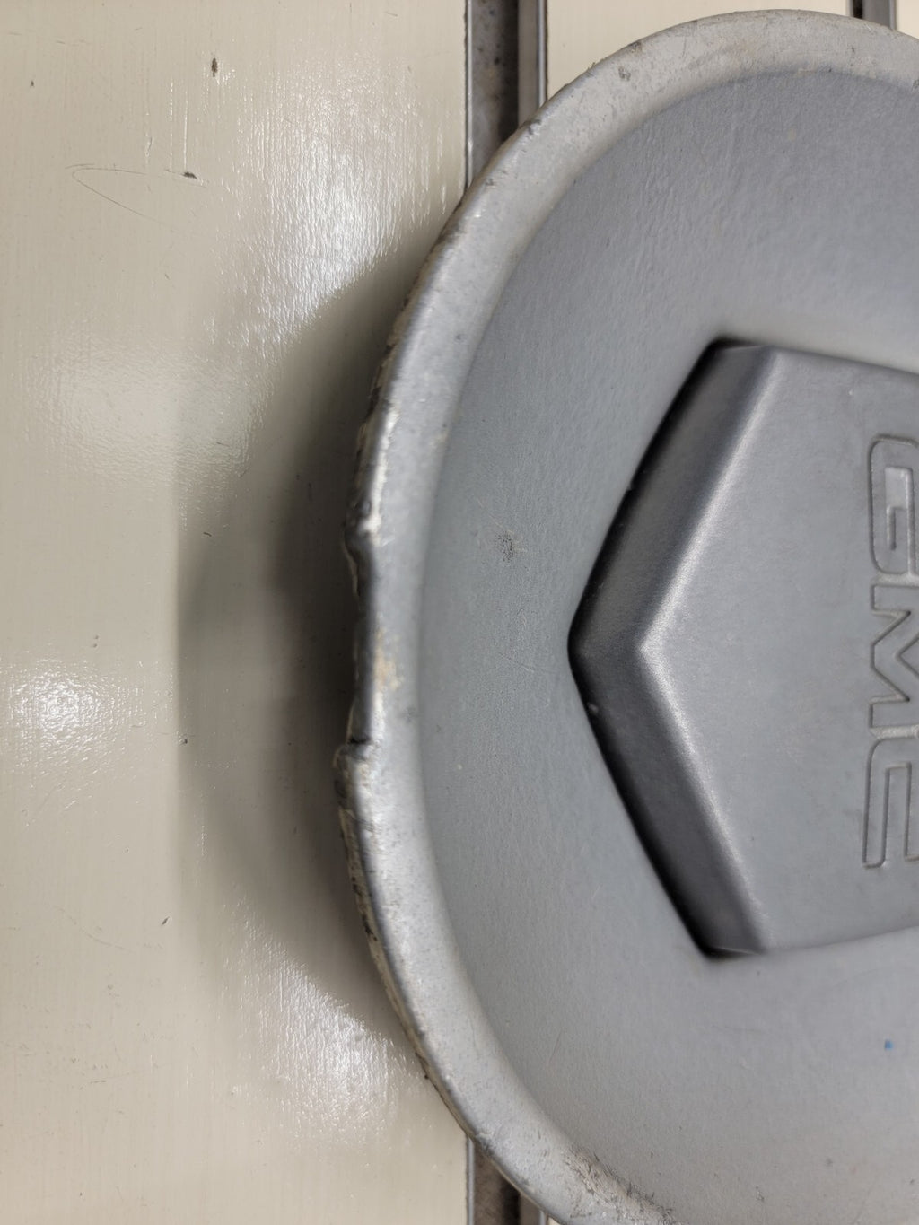 🔥2004 - 2007 GMC Envoy XL Polished wheel Center Cap