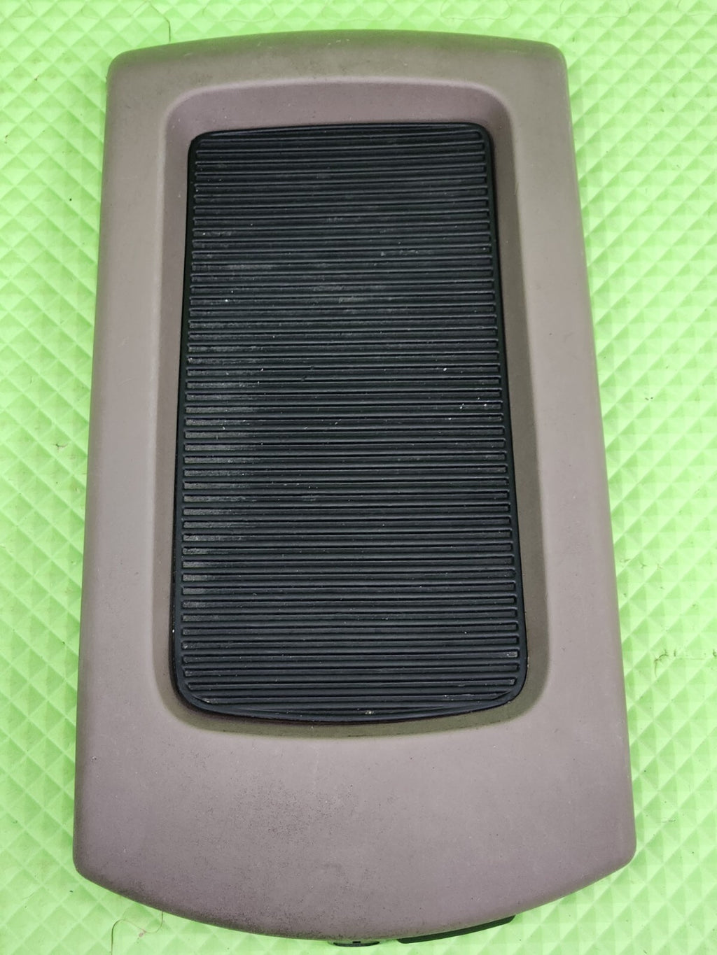 04-07 NISSAN ARMADA TITAN ARMREST CENTER CONSOLE ARM REST LID OEM TAN-BLACK