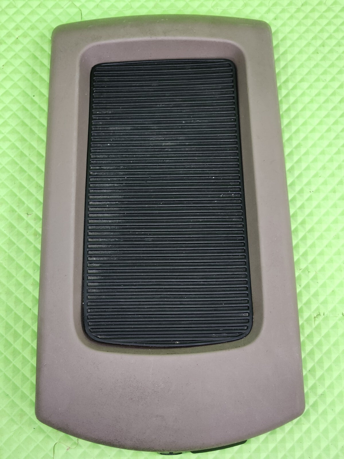 04-07 NISSAN ARMADA TITAN ARMREST CENTER CONSOLE ARM REST LID OEM TAN-BLACK