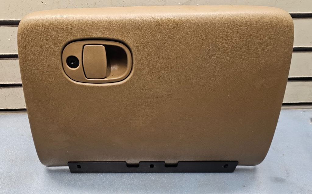 02-05 trailblazer Envoy Rainier Dash Glove Box Storage Compartment Assembly Tan