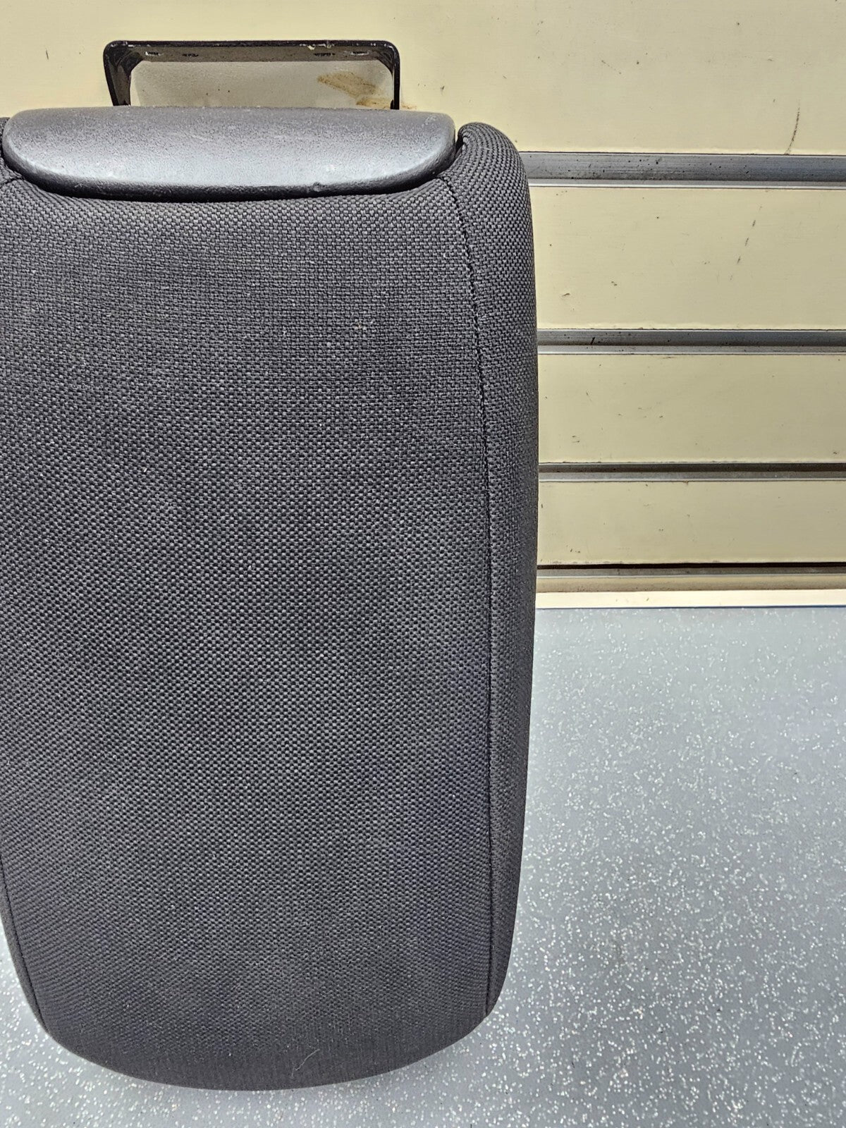07-13 Outlander Arm Rest Center Console Lid Storage Top Pad Cover Assembly Black