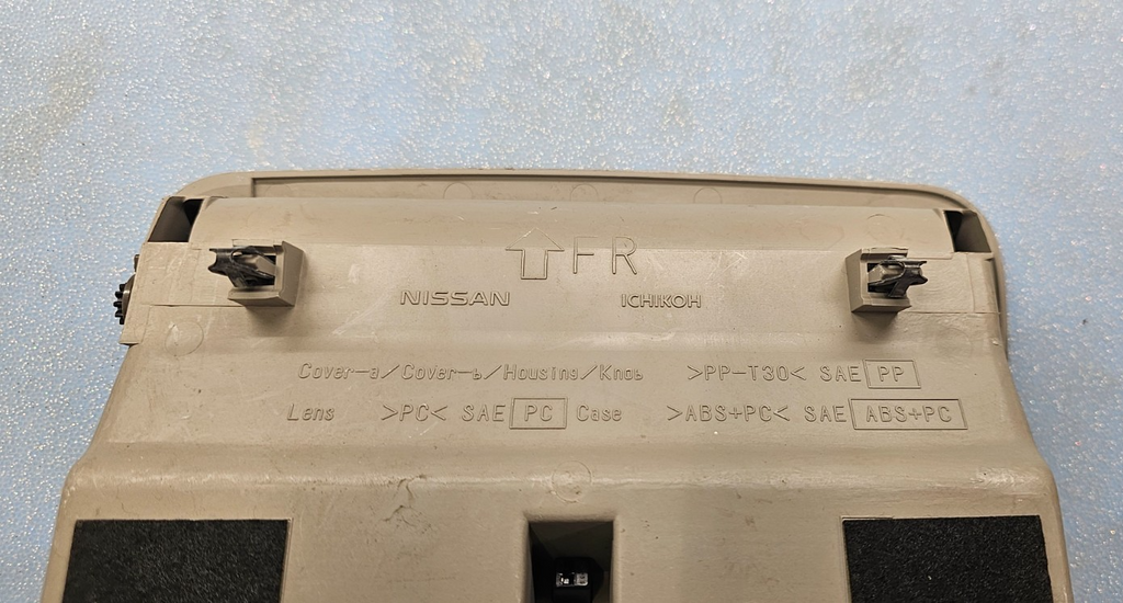 05-13 Nissan Frontier Xterra Pathfinder Overhead Console Map Dome Light OEM TAN