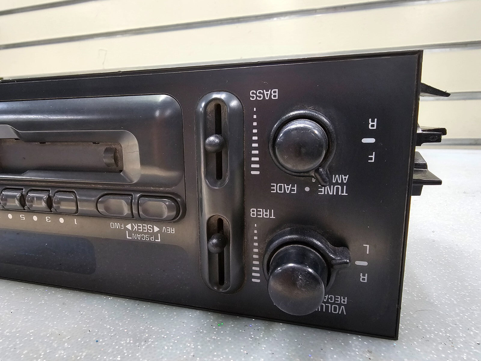 🔥82-87 Chevy Delco AM/FM radio, fits Malibu, Cutlass, Monte Carlo, PN: 16194545