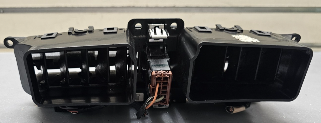 🔥07-09 CHEVROLET EQUINOX CENTER DASH A/C AIR VENT W/ HAZARD SWITCH BLACK OEM