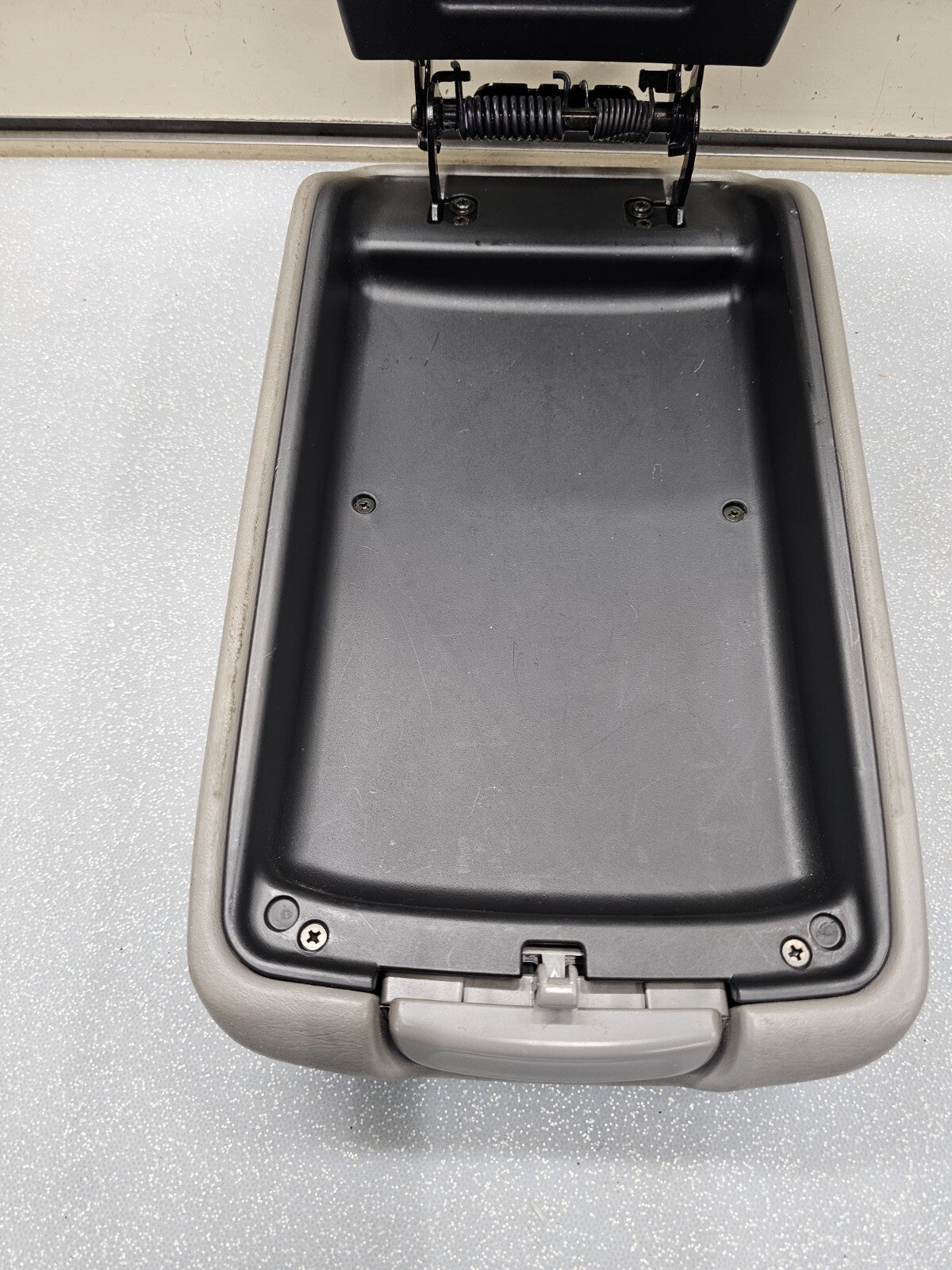 02-06 Toyota CAMRY Solara Center Console Armrest Storage Cover LEATHER GRAY L20