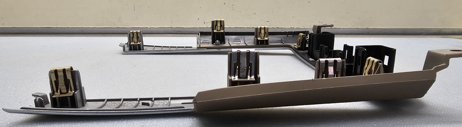 🔥08-12 Chevy MALIBU Center Dash Radio Bezel Panel OFF Signal Trim Tan SILVER B8