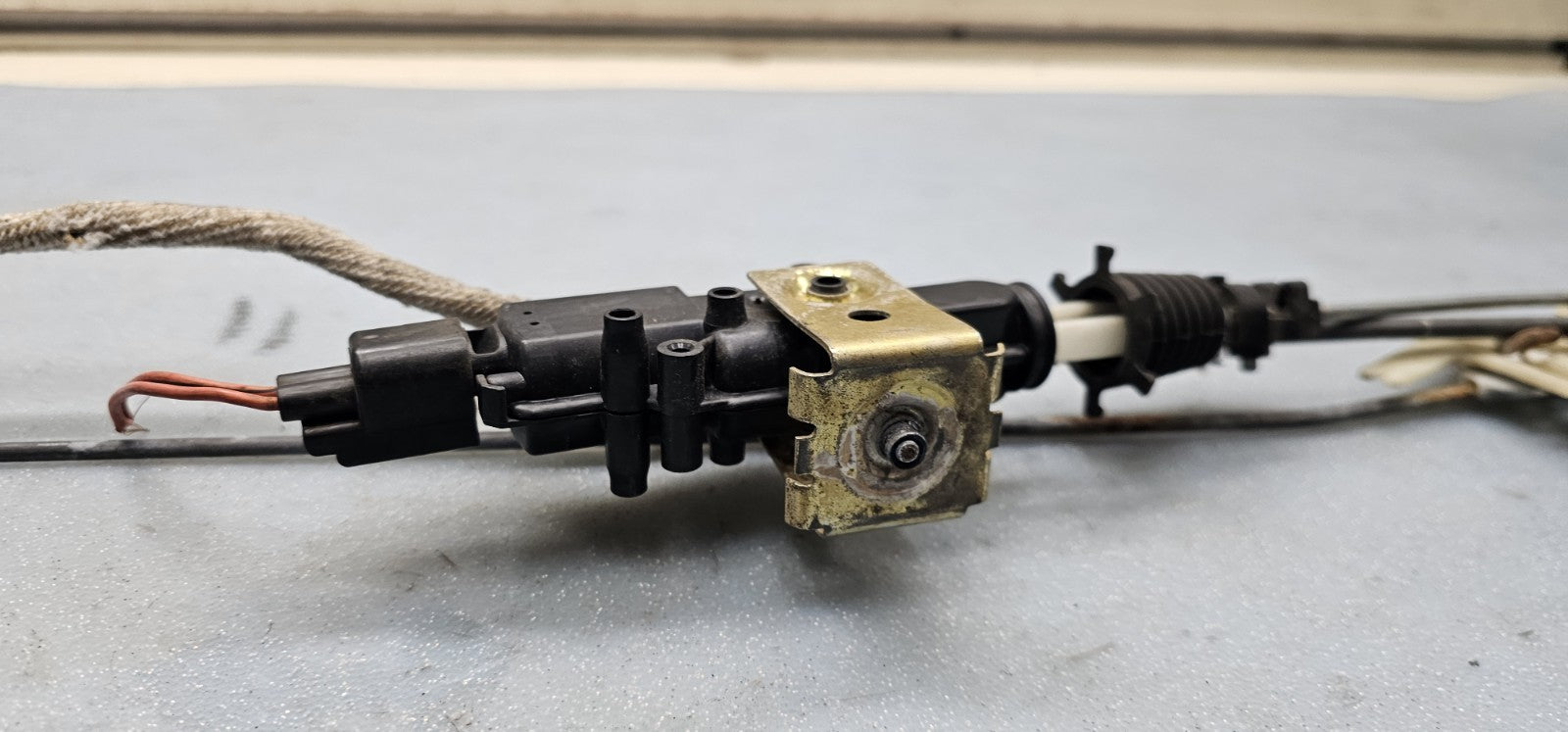🔥2003-2011 LINCOLN TOWN CAR LEFT REAR DOOR LOCK LATCH ACTUATOR ASSEMBLY