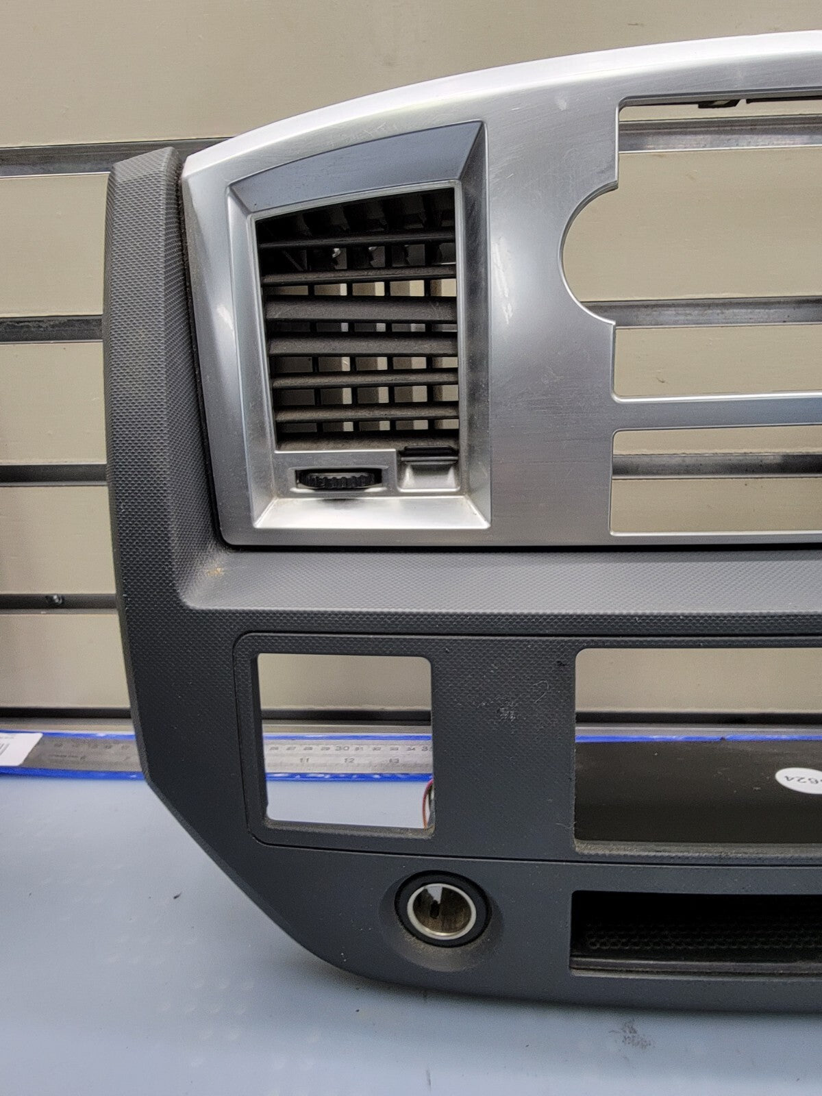 🔥06-08 Dodge RAM Dash RADIO Bezel Climate Trim Panel 🔴Storage SILVER/GRAY B11