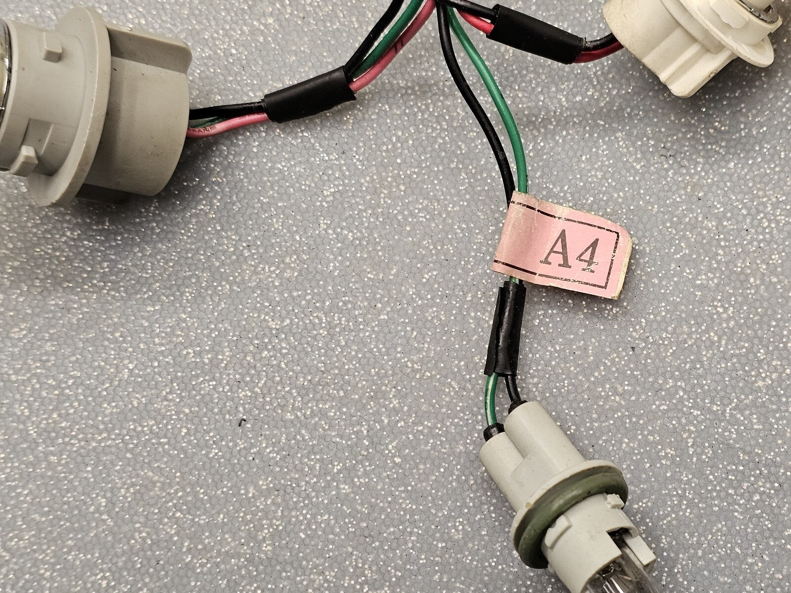 🔥2006 - 2008 HYUNDAI SONATA TAIL LIGHT BULB SOCKET HARNESS K1888