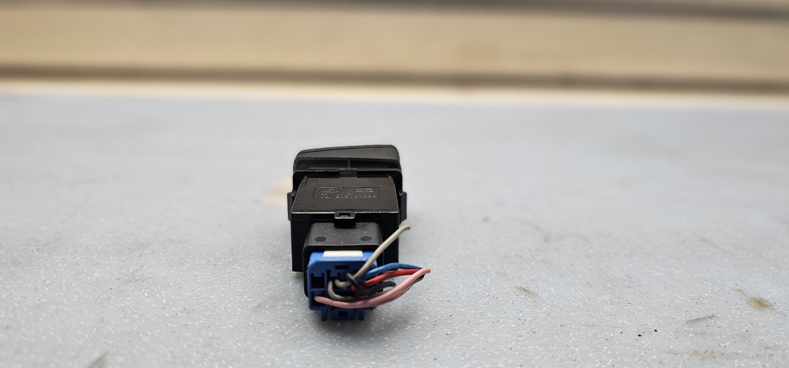 🔥05-06 Hyundai Tucson Rear Defrosted Defroster Heater Control Switch Button