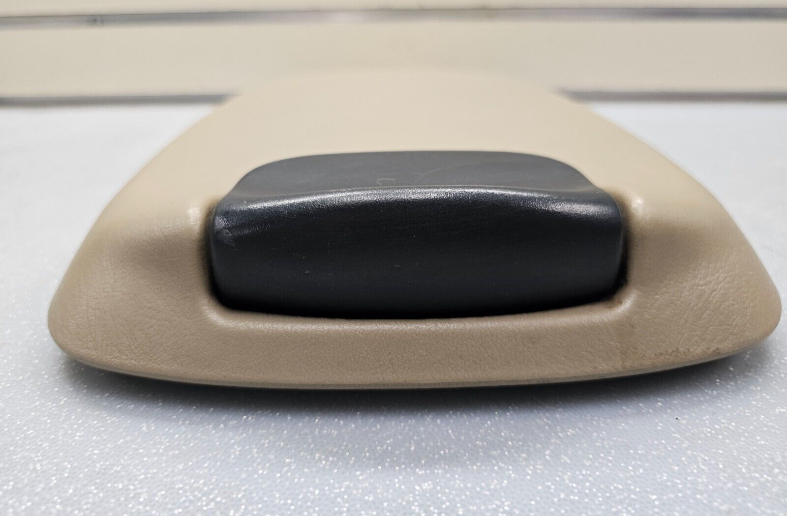 🔥99-07 Ford Excursion F250 F350 Front Center Console Lid Arm Rest Assembly TAN