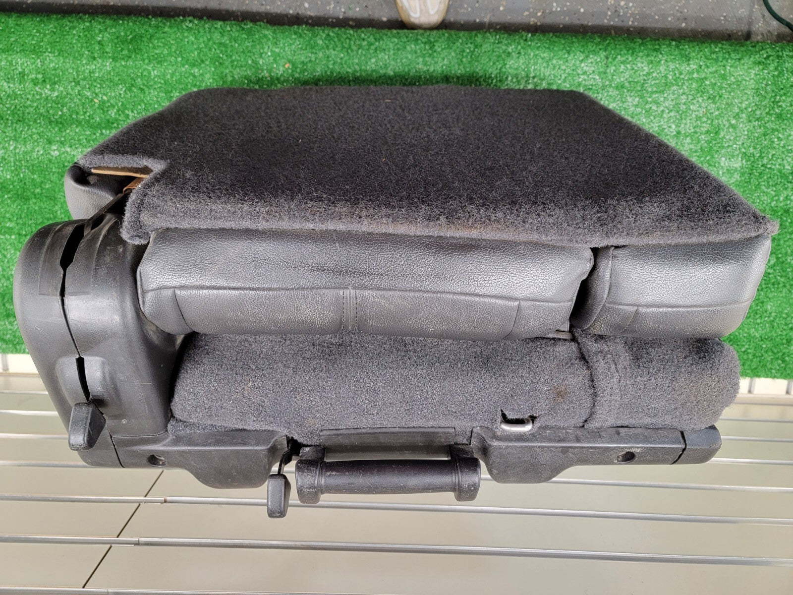 07-14 Escalade Suburban Tahoe Yukon Third 3rd Row Seat Leather RIGHT black