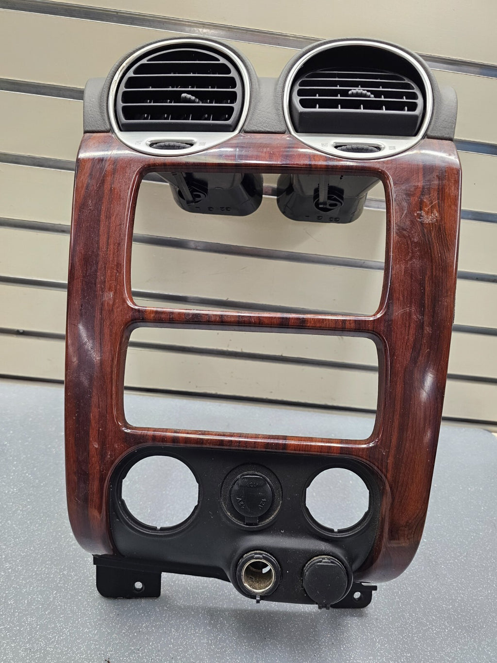 03-08 ENVOY XL FRONT RADIO DASH SURROUND BEZEL TRIM PANEL CLIMATE WOODGRAIN B45