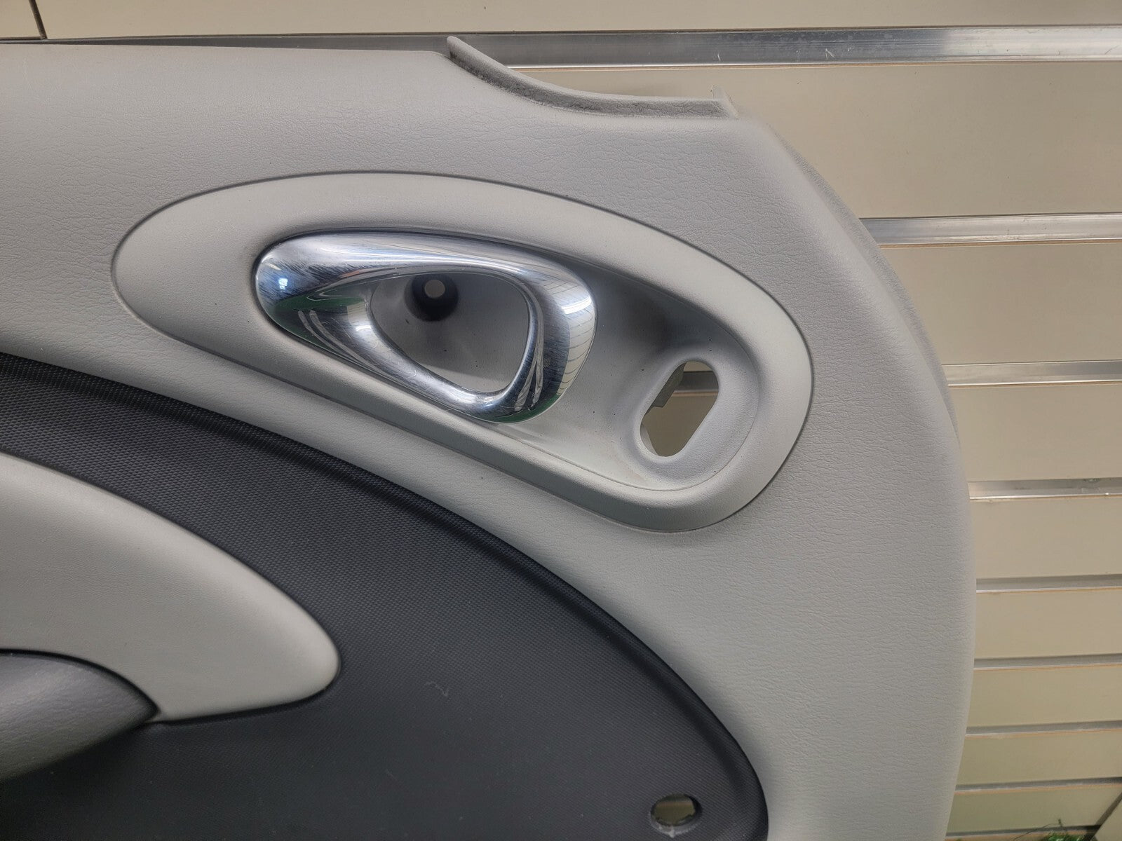 🔥01-10 CHRYSLER PT CRUISER CONVERTIBLE FRONT LH INTERIOR DOOR PANEL Light Gray