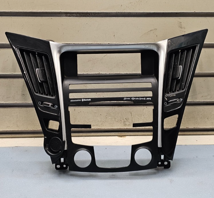 11-14 Hyundai Sonata Center Dash Radio Surround Bezel Trim Panel Climate BLACK