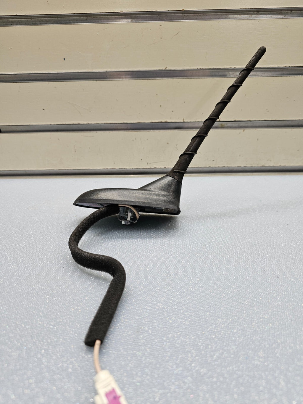 🔥2011-2018 DODGE JOURNEY DART REAR ROOF TOP RADIO ANTENNA MOUNT ASSEMBLY OEM
