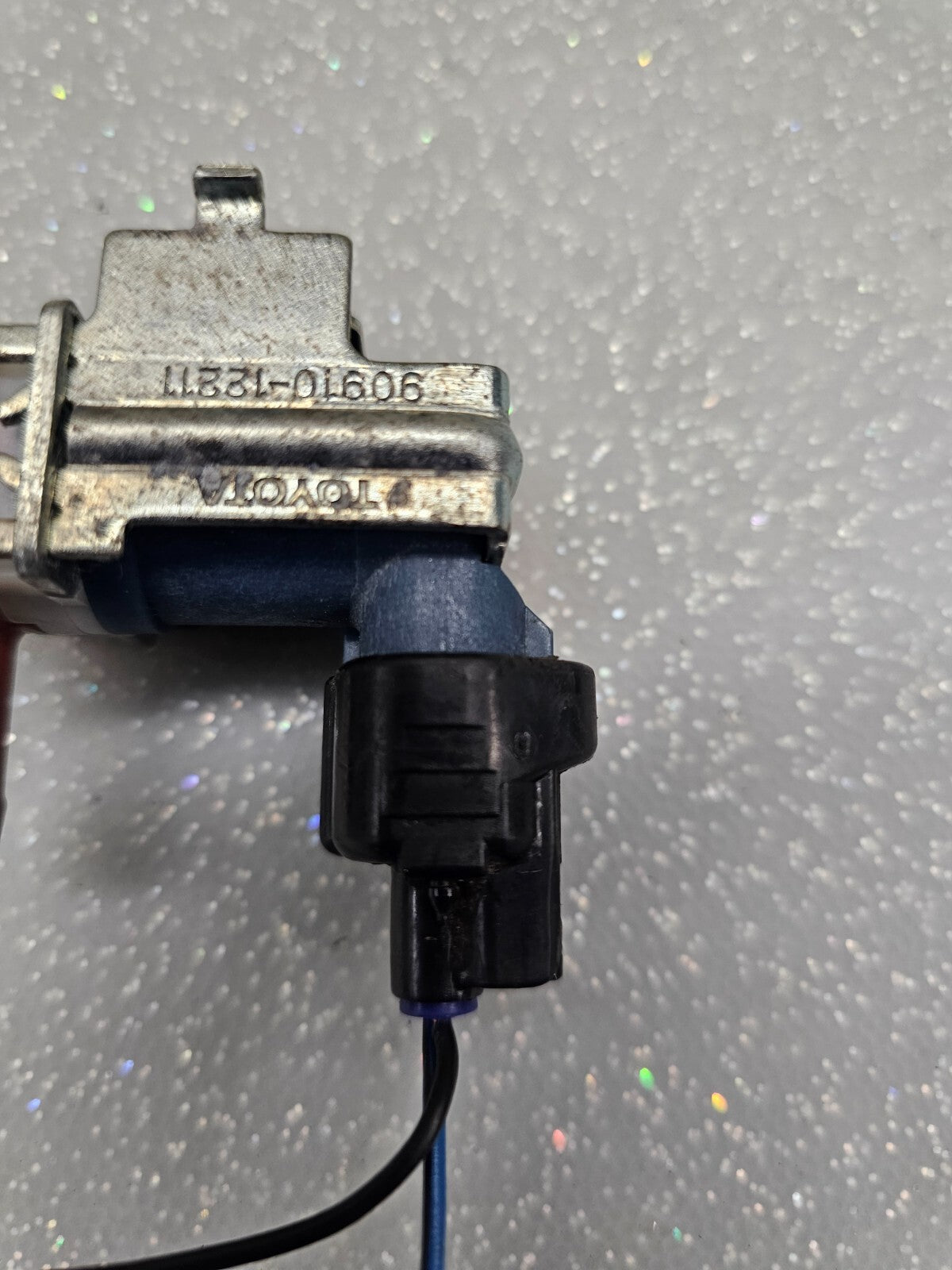 98-02 TOYOTA COROLLA OEM PURGE VACUUM SWITCH VALVE VSV90910-12211/25860-0D010/TC