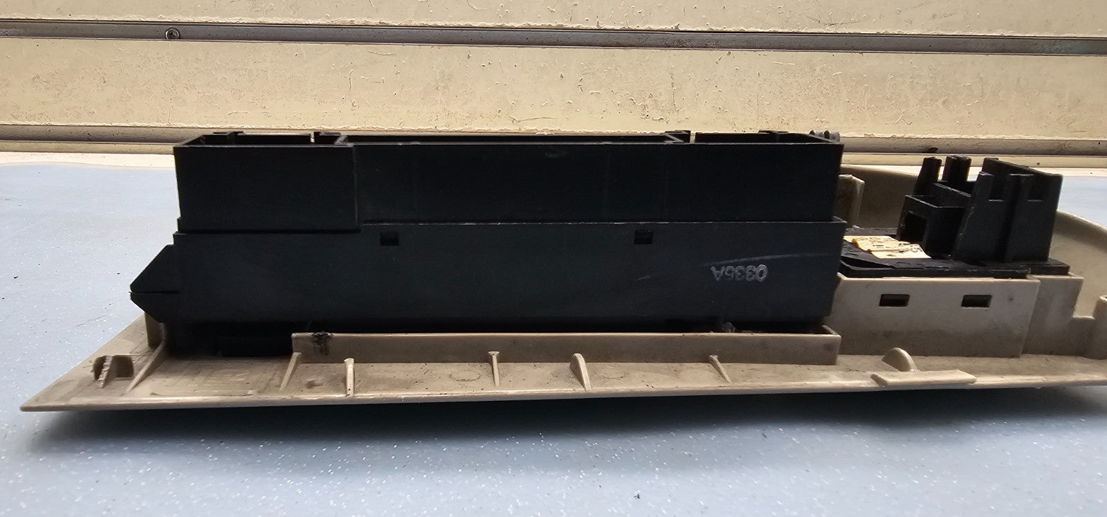 🔥99-02 Tahoe Suburban Yukon Left Driver Master Power Window Switch Assembly Tan