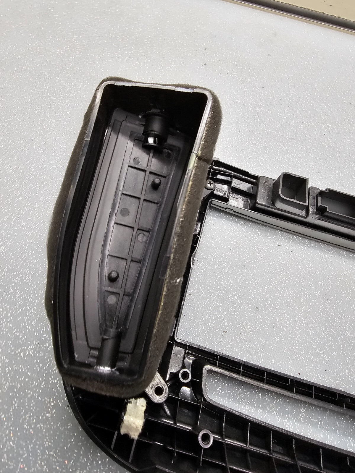 🔥10-12 Hyundai Santa Fe Dash Radio Surround Bezel Climate Trim Panel Black B53