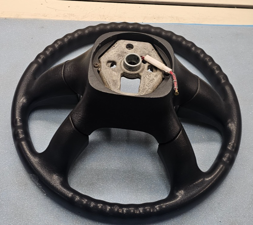 🔥03-06 SILVERADO SIERRA YUKON TAHOE SUBURBAN STEERING WHEEL LEATHER BLACK