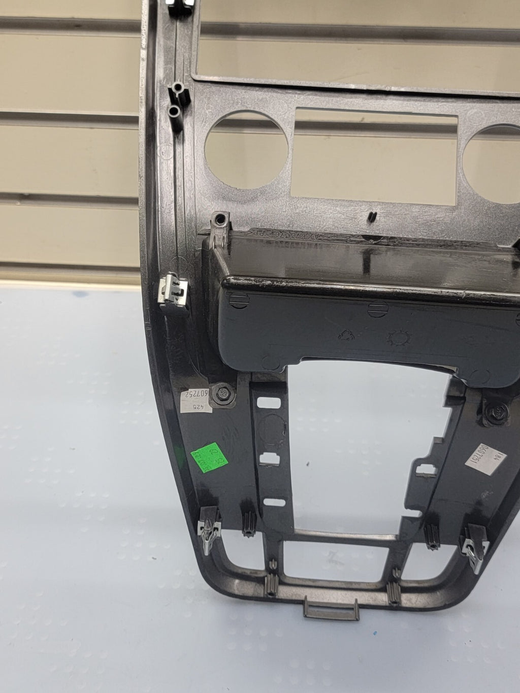 🔥07-09 Chevrolet Equinox Center Dash Radio Climate Bezel Surround Trim TAN