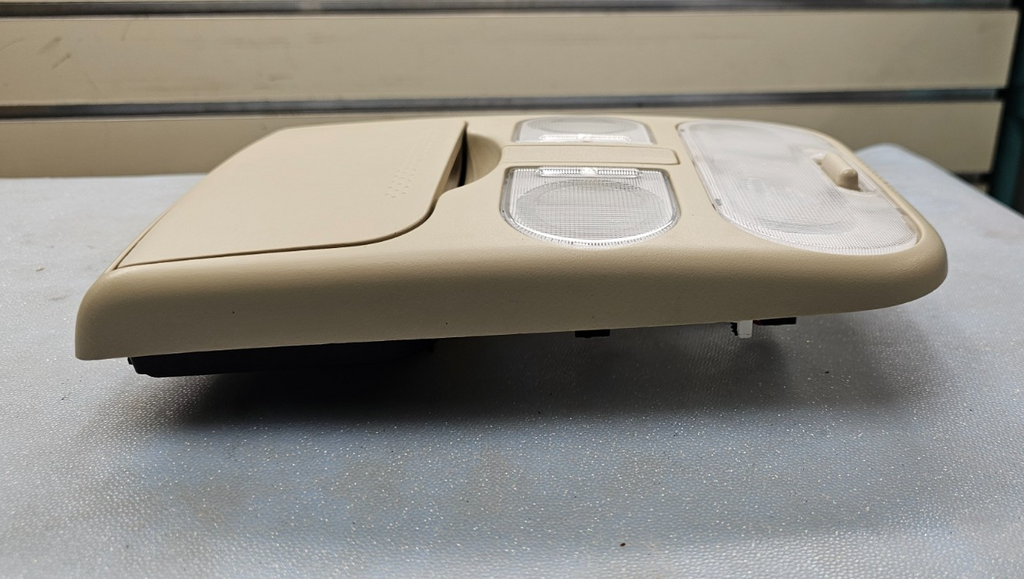 🔥04-08 Mitsubishi Endeavor Overhead Console Compartment Dome Map Light lamp Tan