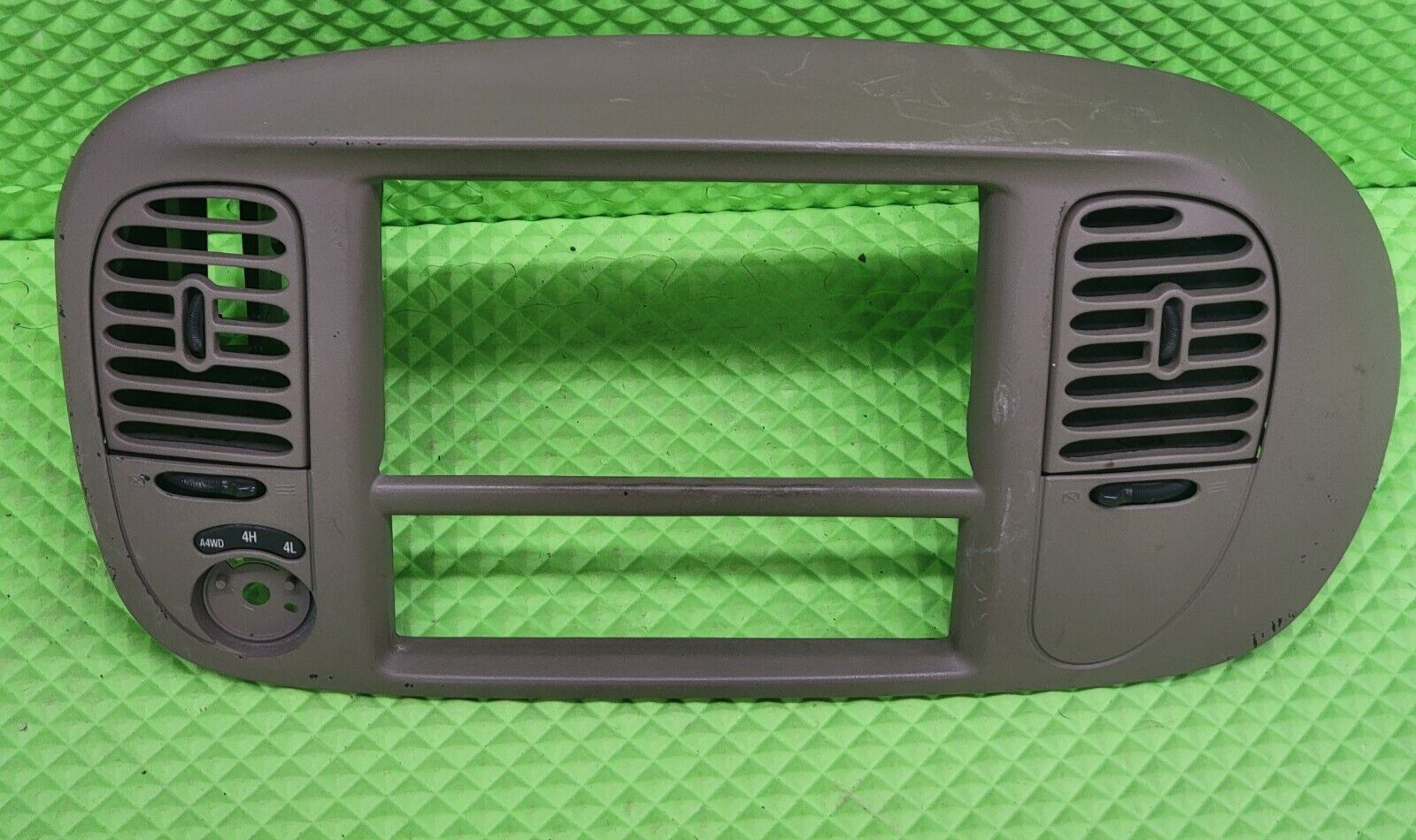 🔥97-03 Ford F150 Center Dash Radio Climate BEZEL Trim Panel Line Light Tan B1