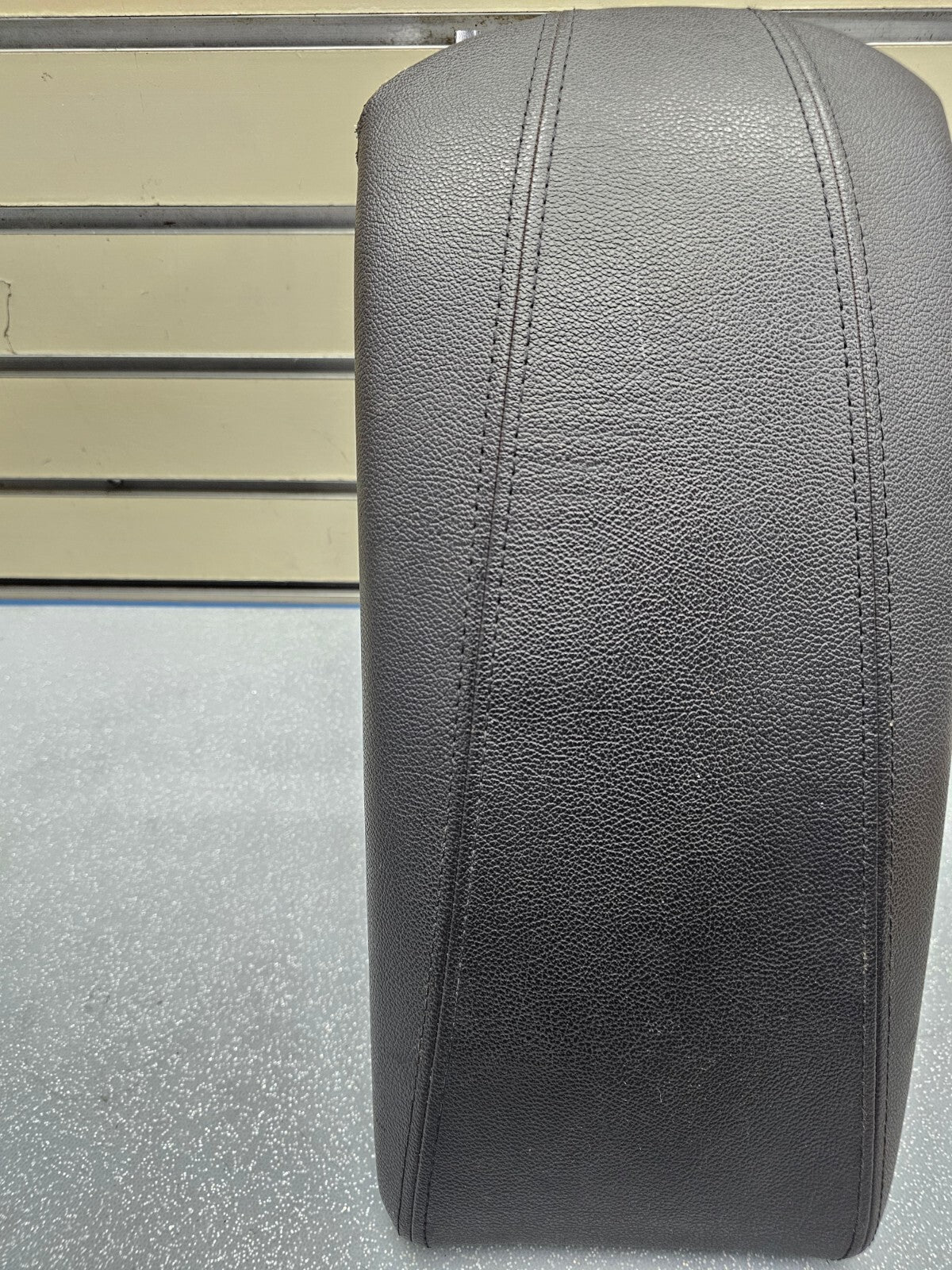 🔥11-14 HYUNDAI SONATA FRONT CENTER CONSOLE ARM REST LID COVER TOP PAD Black OEM