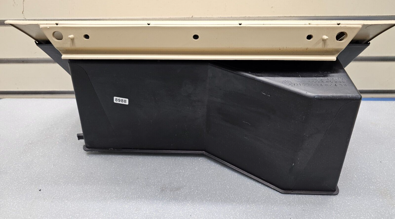 03-06 NAVIGATOR DASH GLOVE BOX STORAGE COMPARTMENT INSTRUMENT PANEL ASSEMBLY TAN