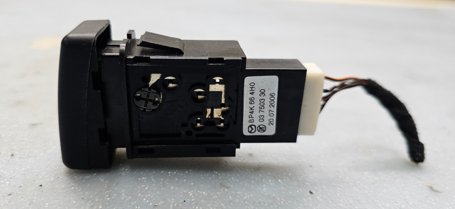 🔥04-09 Mazda3 Mazda 3 Hazard Warning Switch Emergency Flasher Light Assembly
