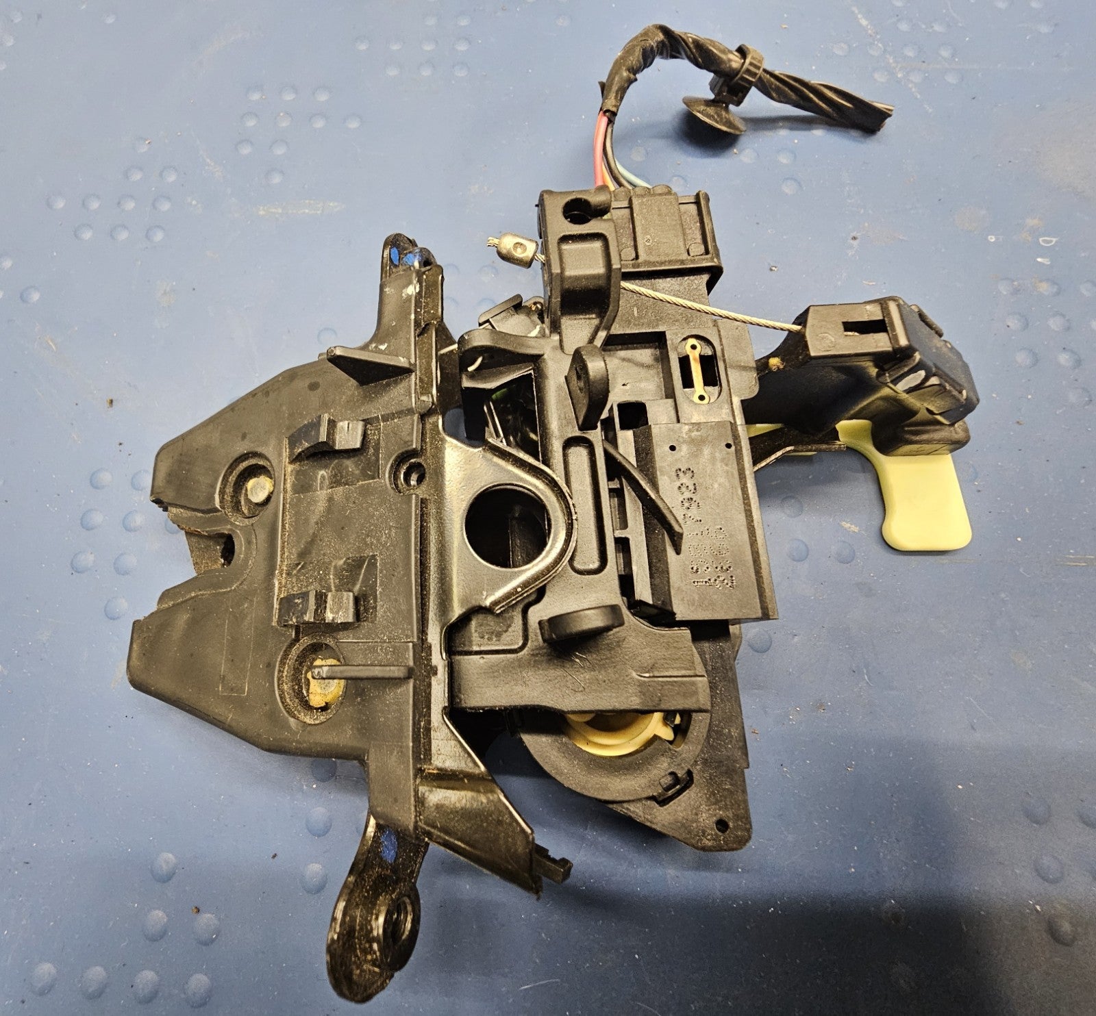 04-08 PONTIAC GRAND PRIX REAR TRUNK LID LATCH POWER LOCK ACTUATOR RELEASE OEM