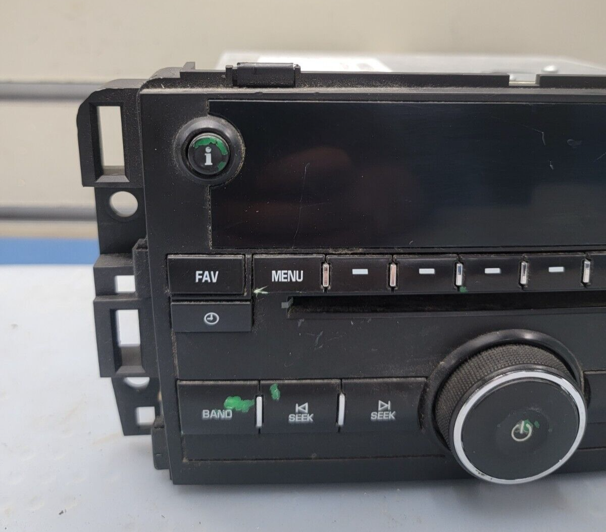 🔥07-13 Express Silverado TRUCK Dash CD AM FM Radio Player AUX 3.5 MP3 input