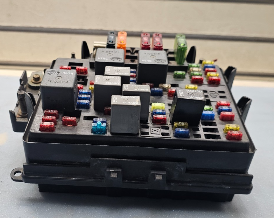 🔥99-02 Silverado Sierra Fuse Box Relay Junction Engine Integrated Power Module