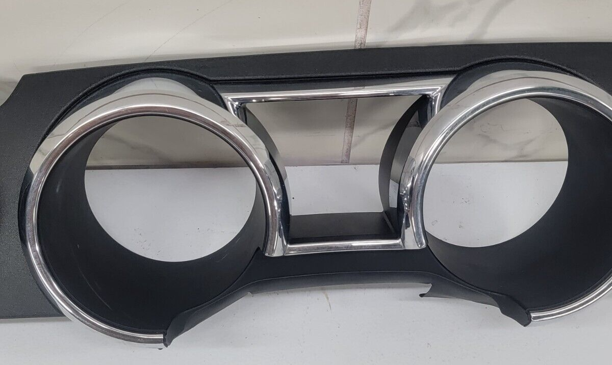🔥05-09 Mustang Dash Instrument Cluster Bezel Speedometer Trim Chrome/Black C32