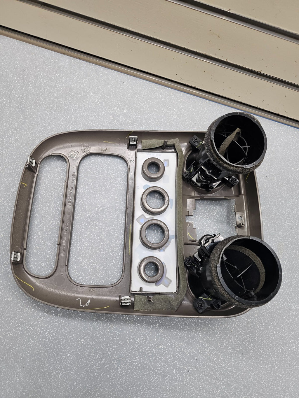 🔥01-05 Chrysler PT CRUISER Dash Radio Bezel Climate Trim Panel TAN B17