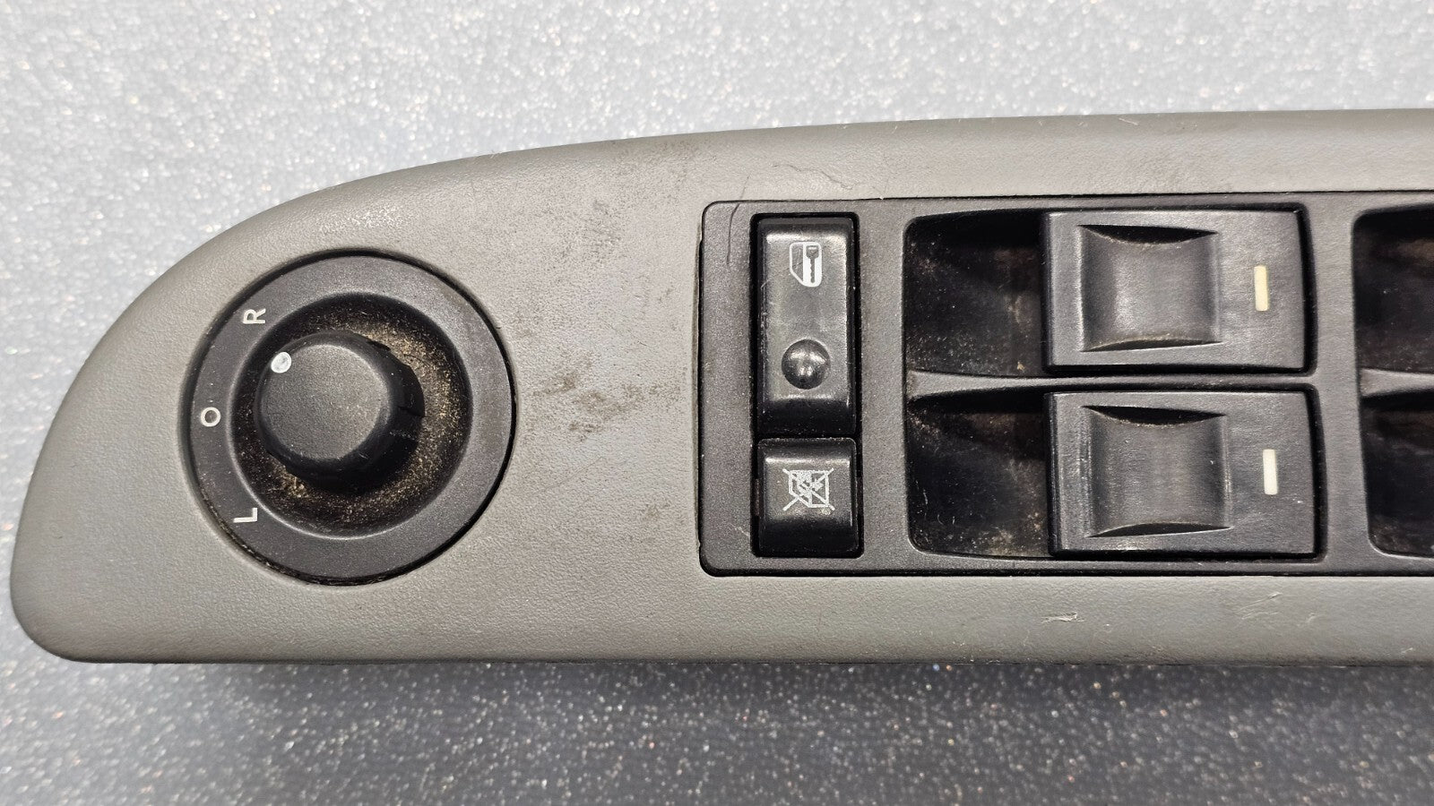 04-06 Charger Magnum Durango Dakota Left Driver Master Power Window Switch Gray
