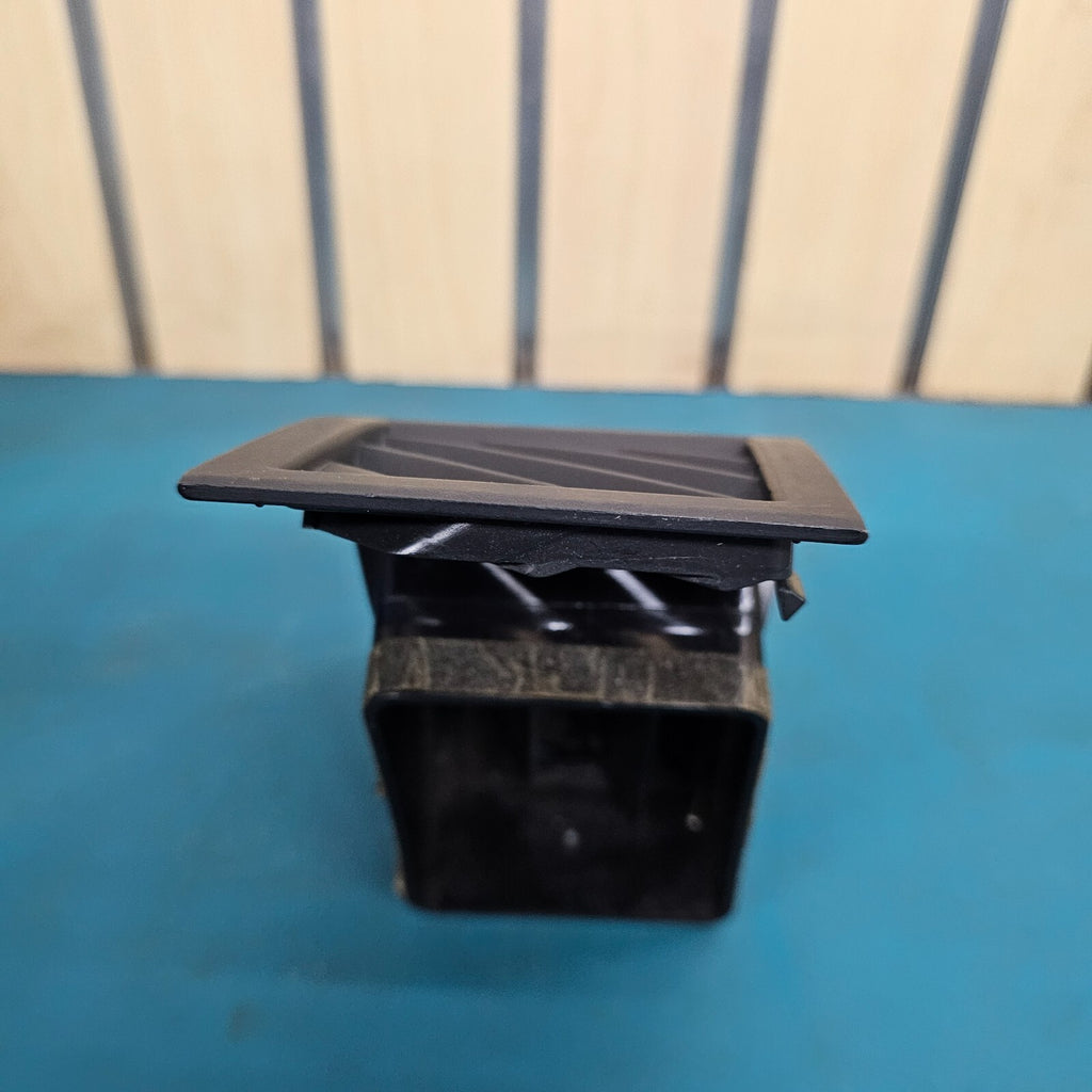 2005-2010 Chrysler 300 300C Dash A/C Heater AirVent Front LEFT DRIVER BLACK VT42