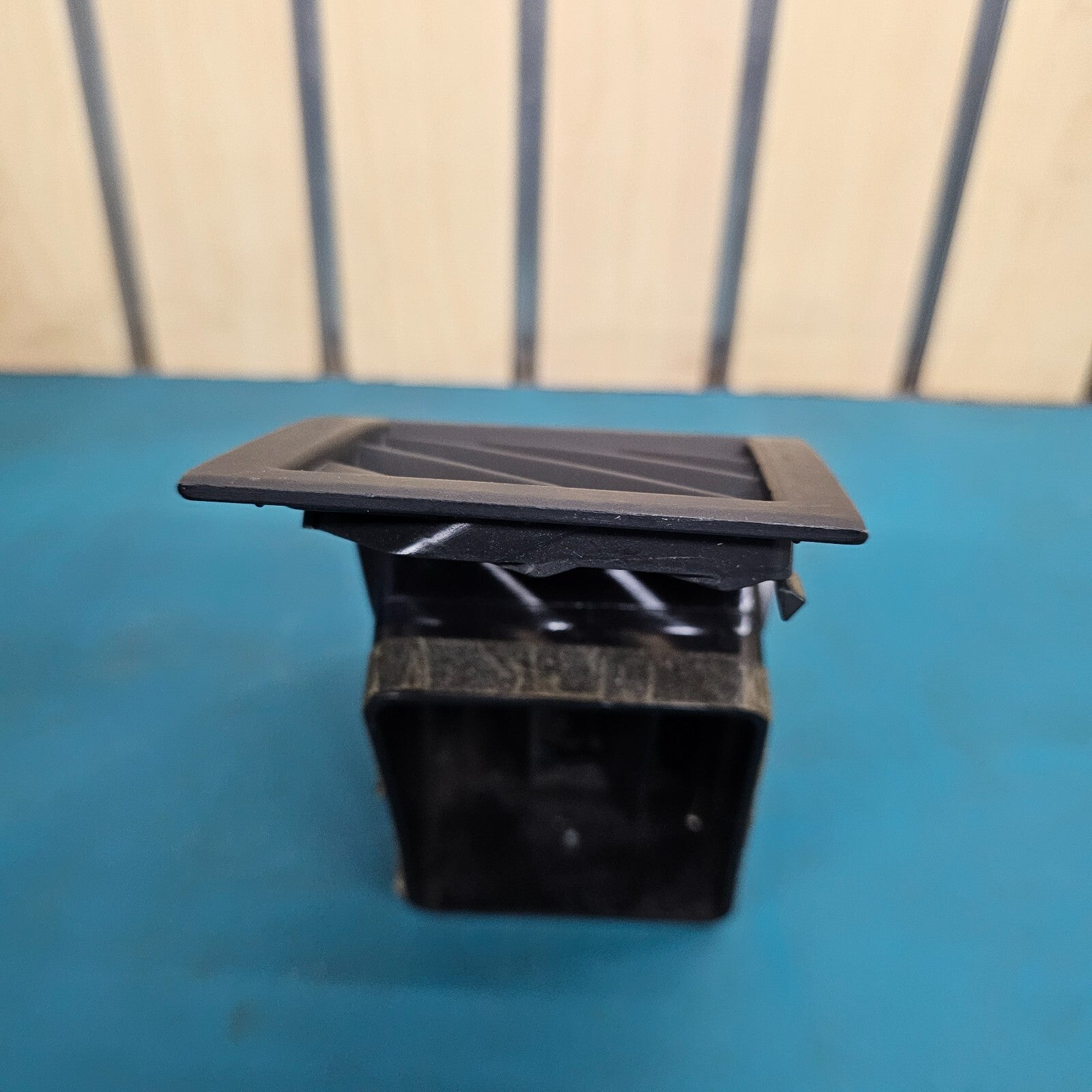 2005-2010 Chrysler 300 300C Dash A/C Heater AirVent Front LEFT DRIVER BLACK VT42