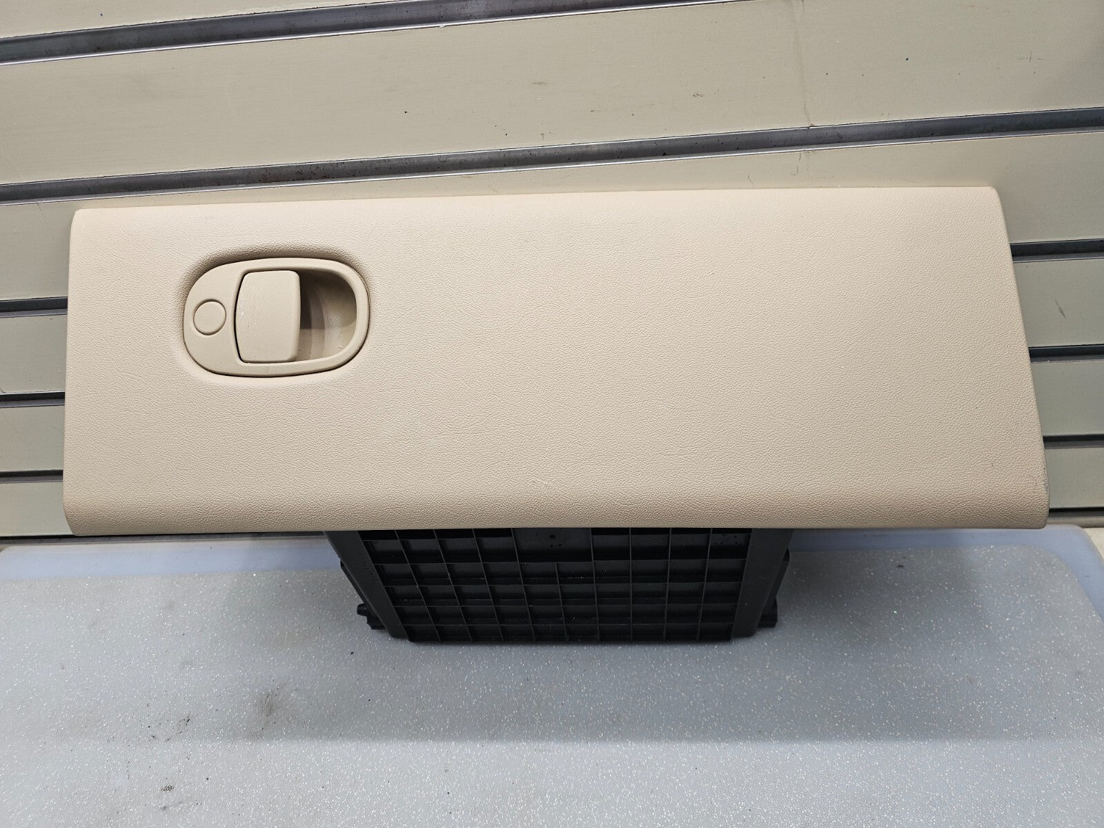 🔥05-09 Equinox Torrent 02-07 Saturn Vue Dash Glove Box Storage Compartment Tan